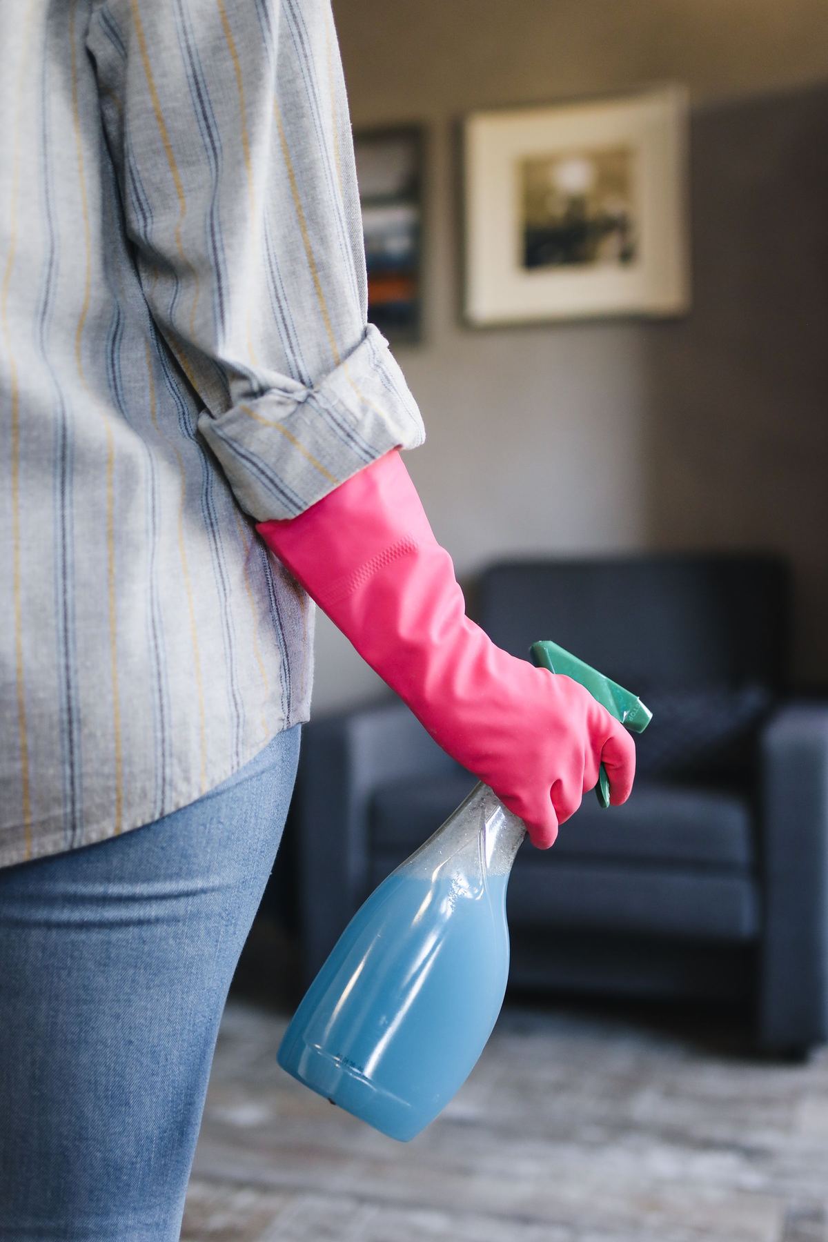 House cleaner with spray bottle